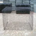 Hexagonal Gabion Box am Flussufer